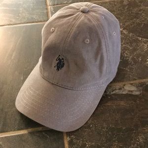 Cap/gray/ polo assn